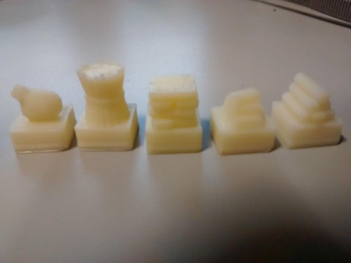 Tokens de recurso de Catan e caixa para cobrir