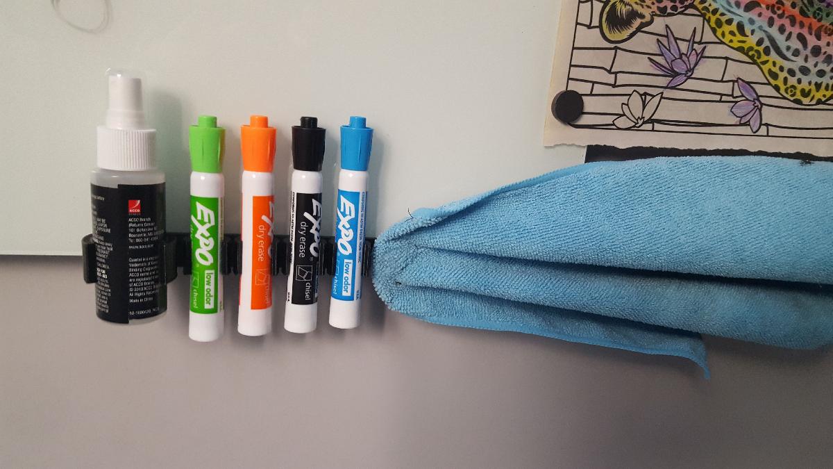 Suporte para marcador Expo e spray para quadros magneticos Quartet