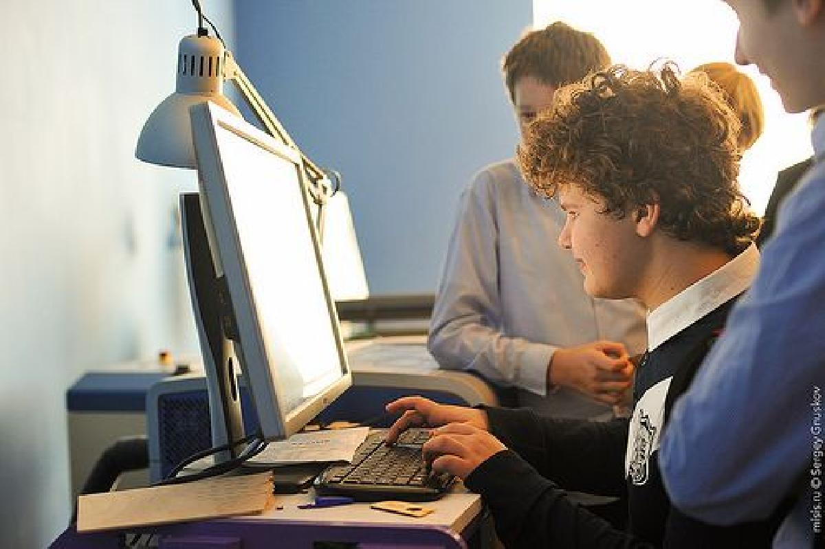 suporte em forma de C (mesa)