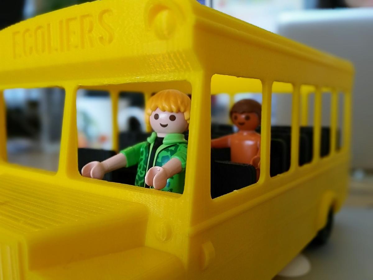 Onibus escolar Playmo
