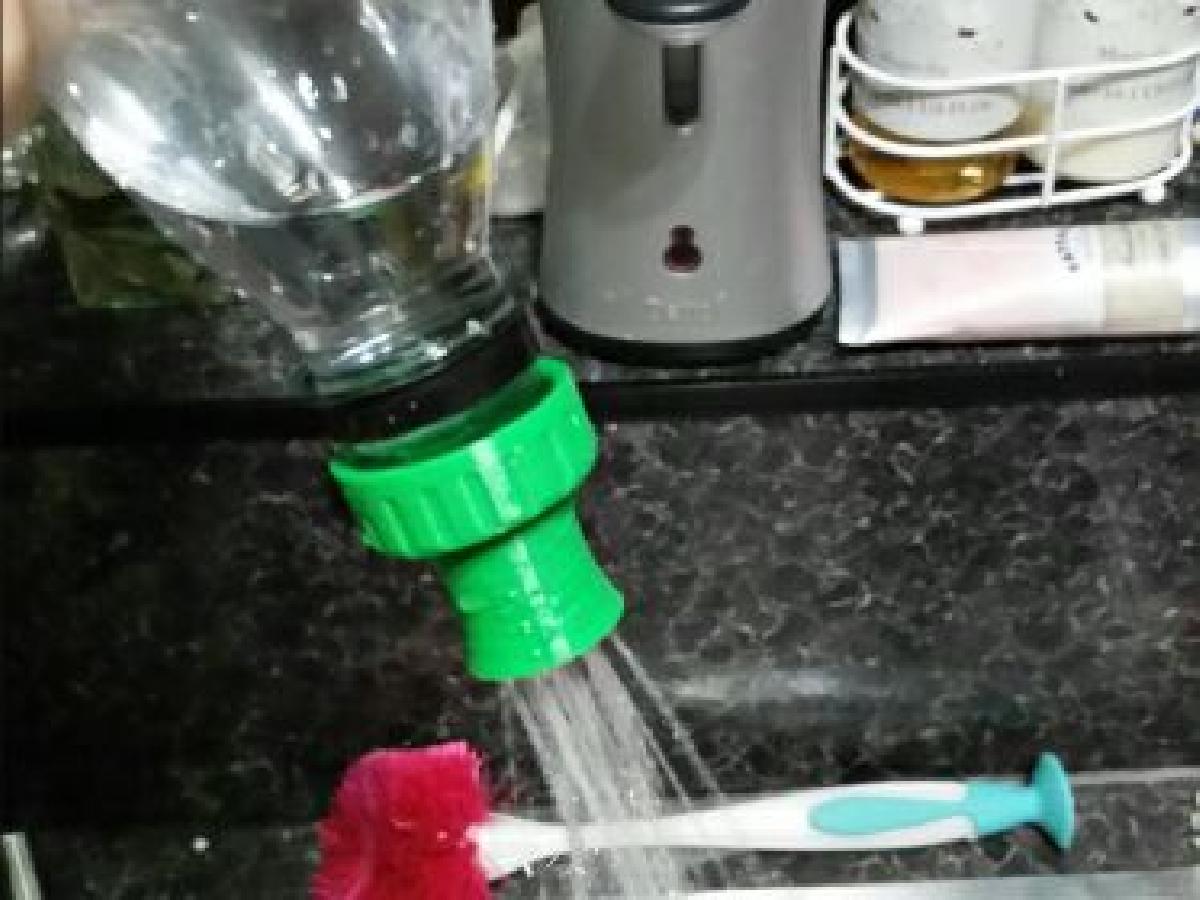 Regador de planta com tampa de garrafa