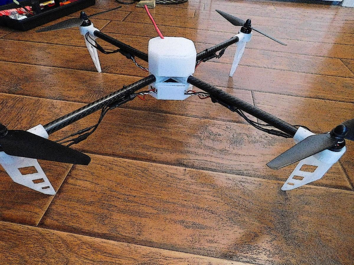 O Falcao   Um Quadcopter Principalmente Impresso em 3D