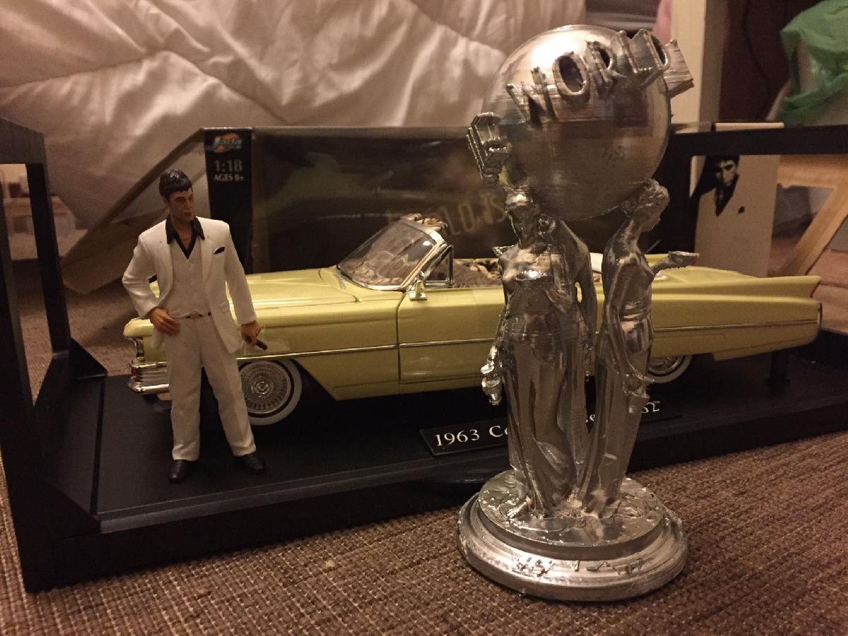 Scarface o mundo é sua estátua Rivisited