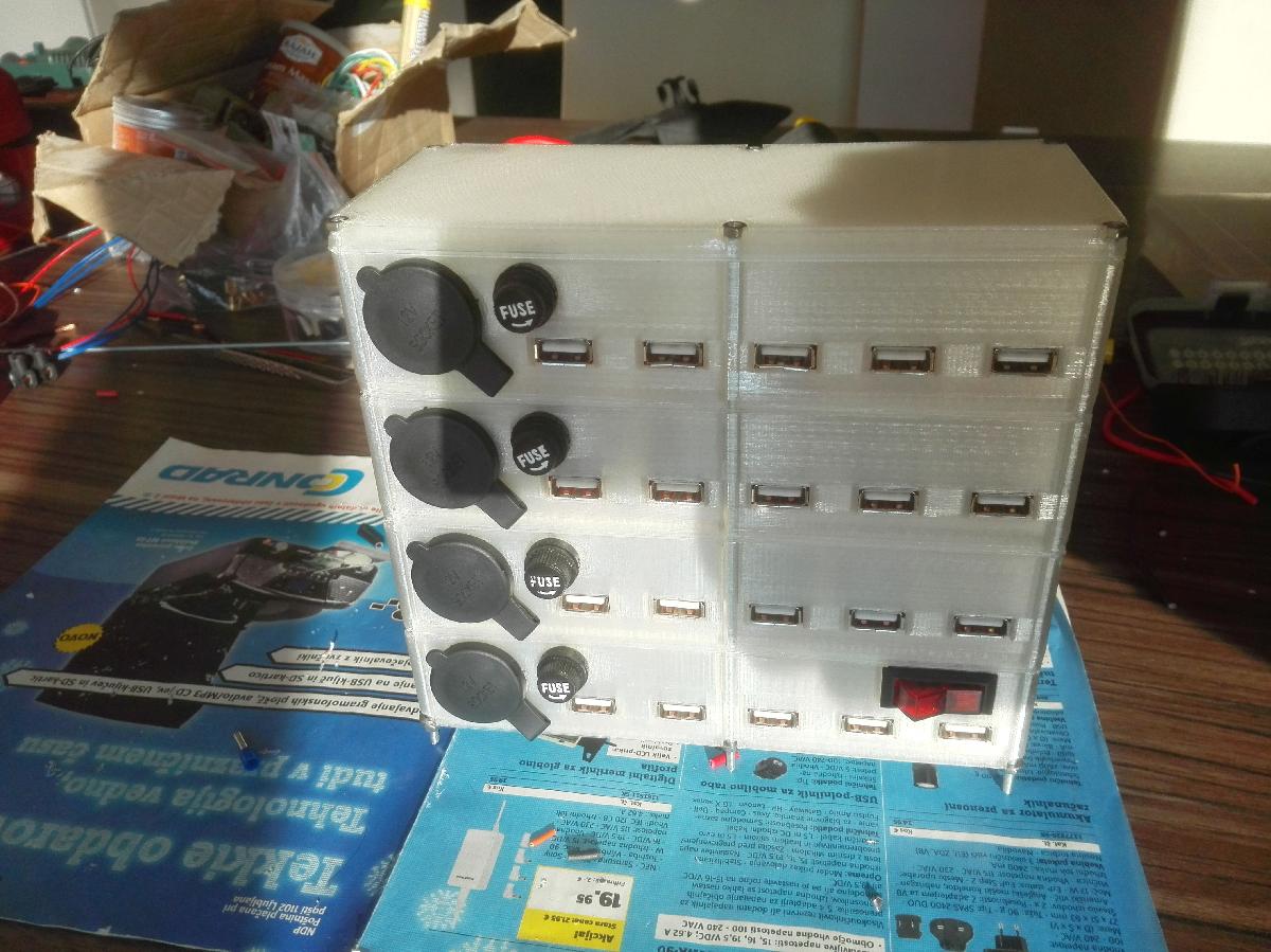 Estacao de carregamento USB empilhavel/expansivel (e 12V)