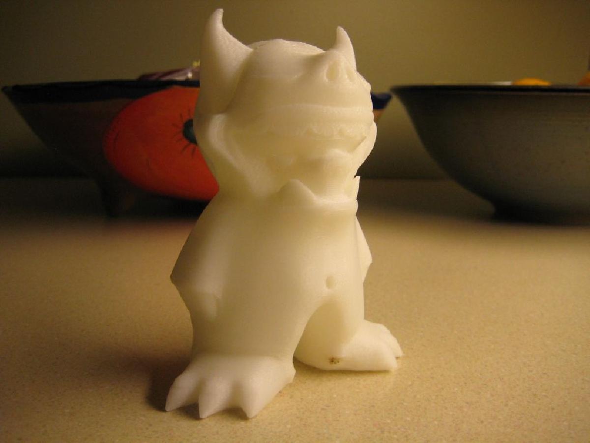 Monstro de Estimacao em um Traje de Crianca