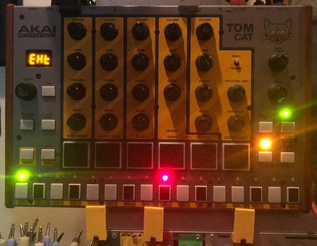 Chapeu TipTop Audio Mantis para Akai Rhythm Wolf e Tom Cat