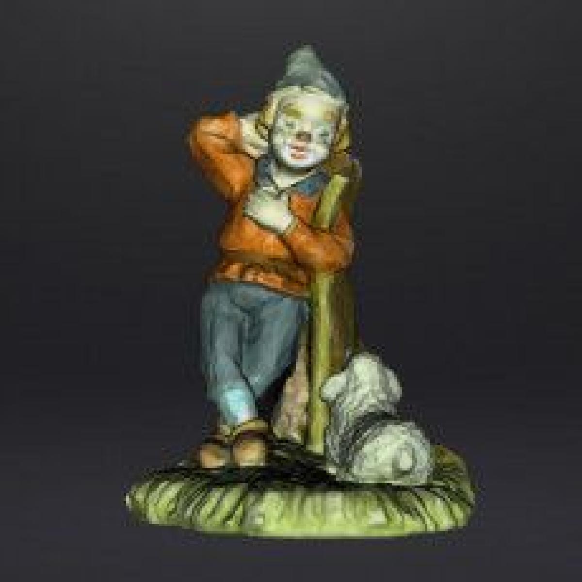 Palhaco ovelha contra uma arvore