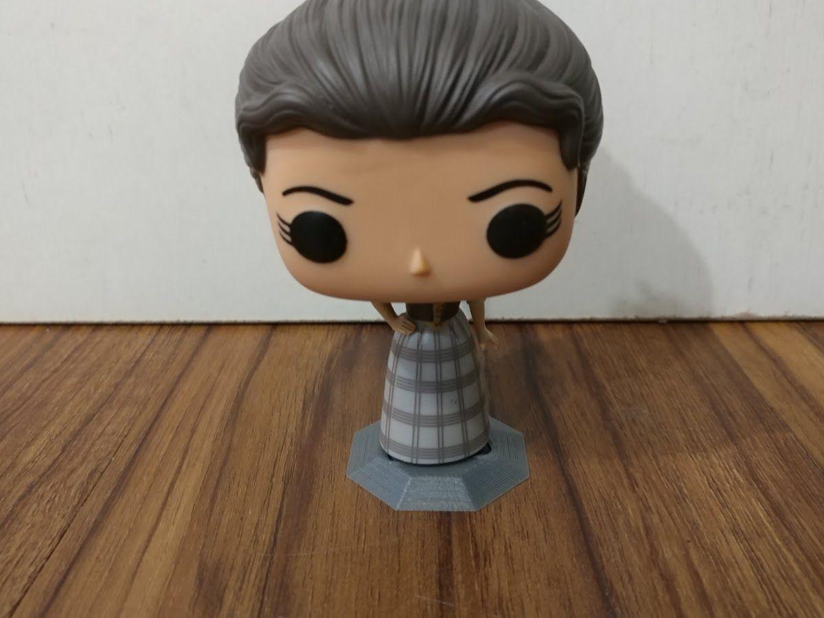 Suporte Funko Pop Claire Fraser de Outlander   2 versoes
