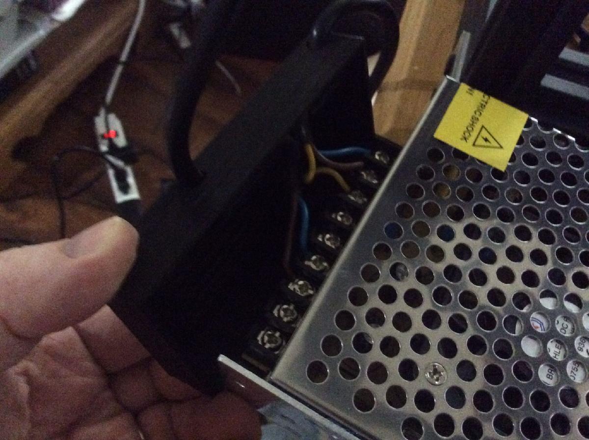 Capa de Contato Eletrico da Fonte de Alimentacao Cobblebot