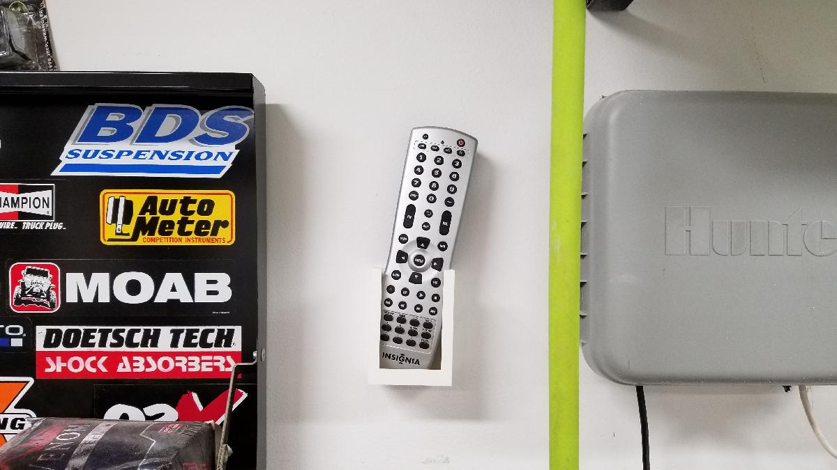 Suporte de Controle Remoto para TV Insignia de Montagem na Parede (universal)