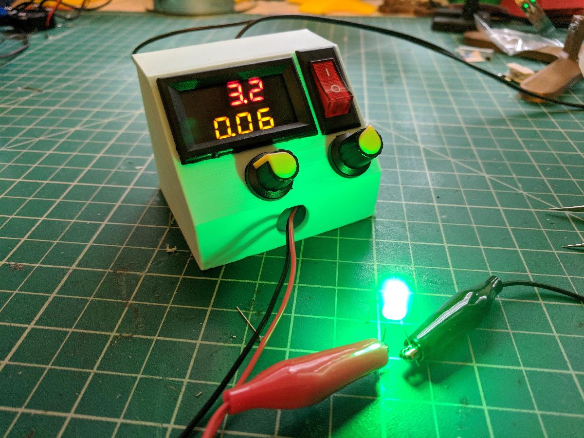 Fonte de Alimentacao de Bancada DC Variavel DIY de $10
