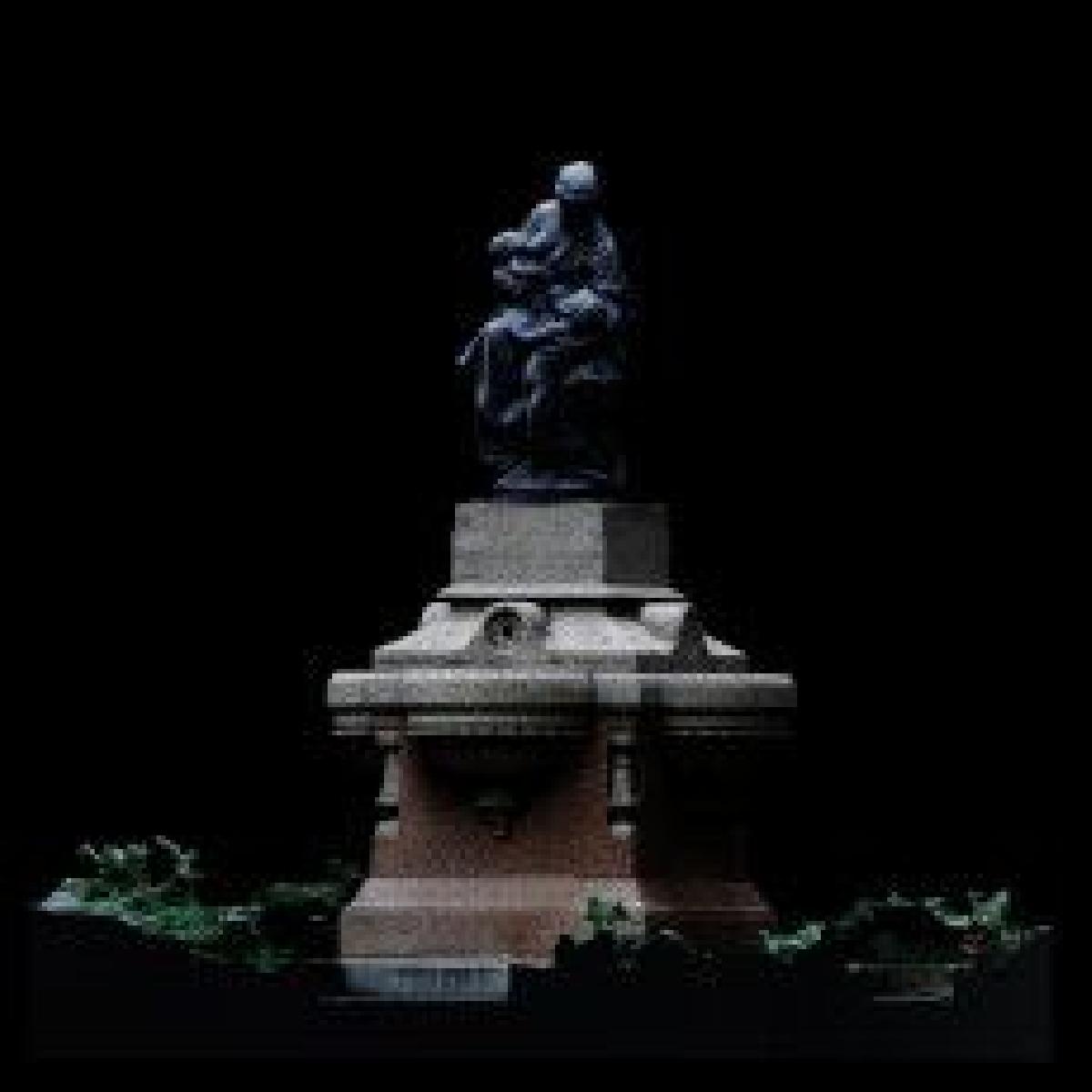 Fonte de Agua na Royal Exchange, A Maternidade