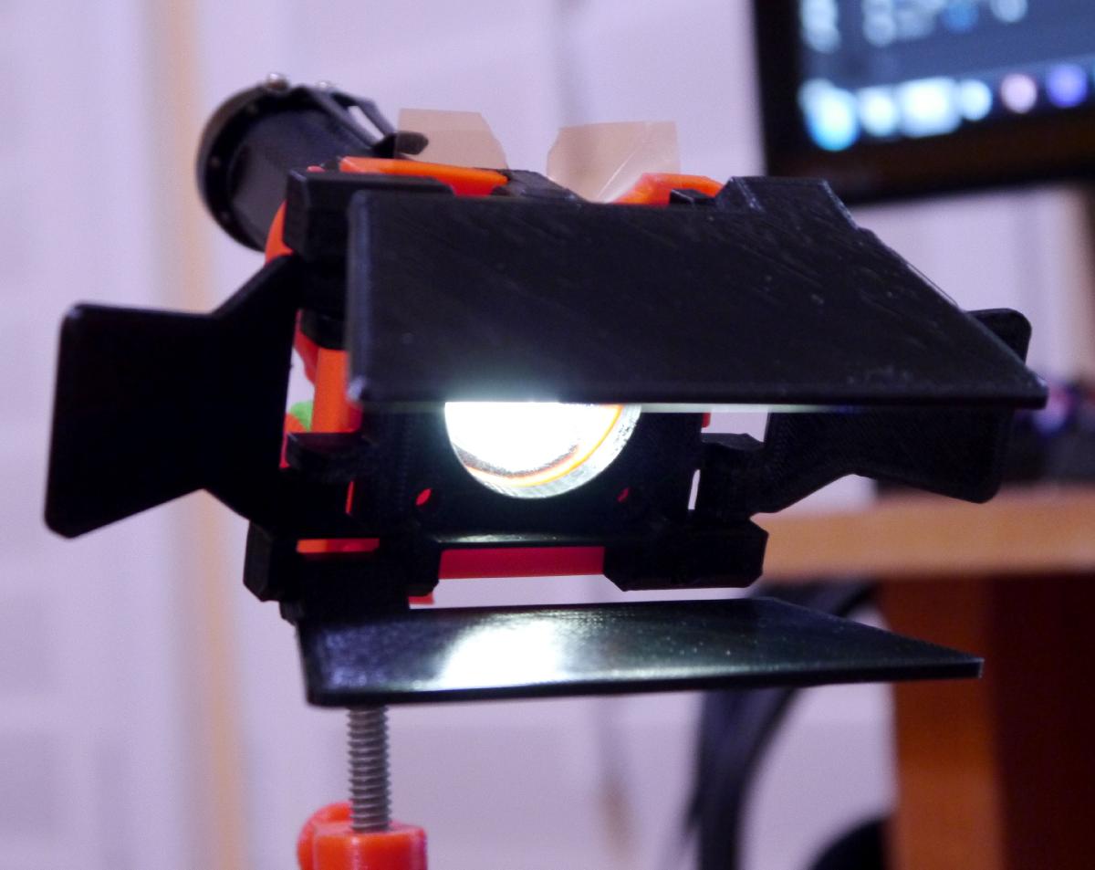 Holofote Mini LED com Portas de Celeiro