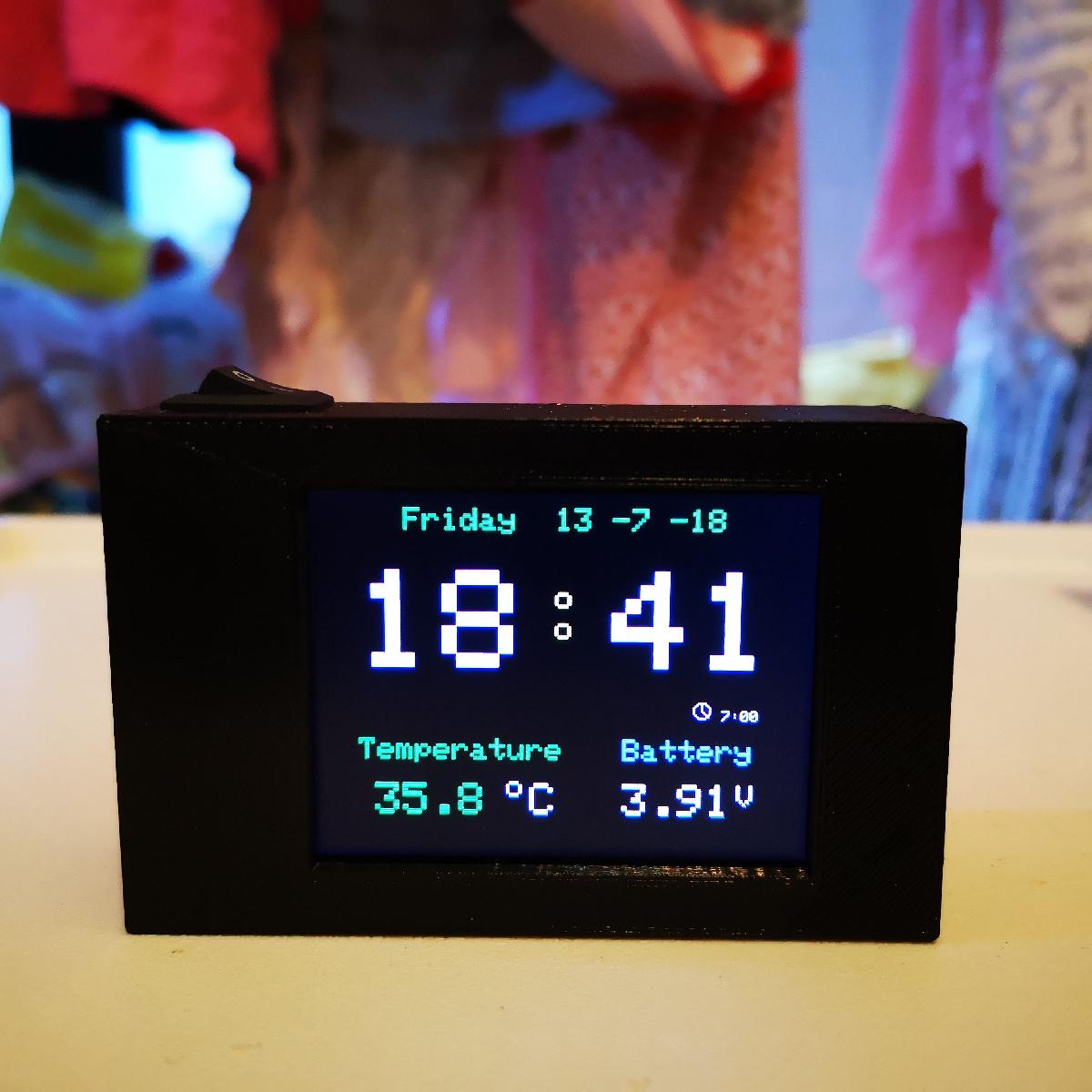Relogio TFT de 2,4 240 x 320 com bateria de litio de 3,7v