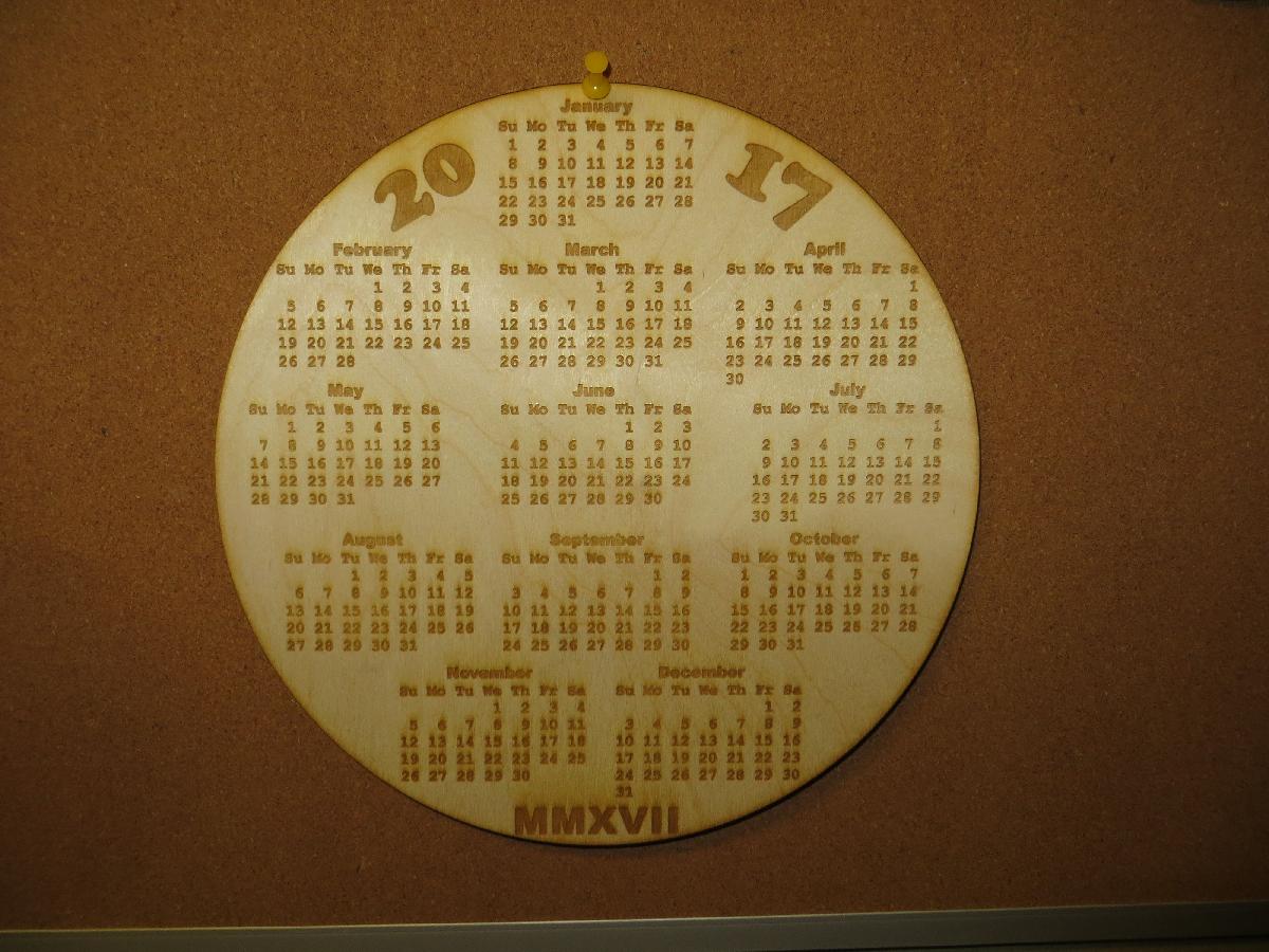 Calendarios a laser de 2017. Cubos de 4. Disco de 10.