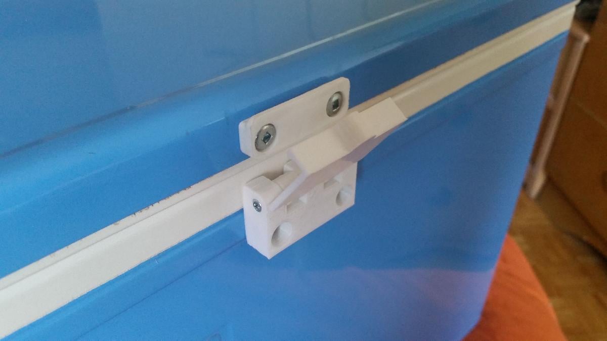 Substituicao da Fechadura da Geladeira de Camping Coleman LowBoy