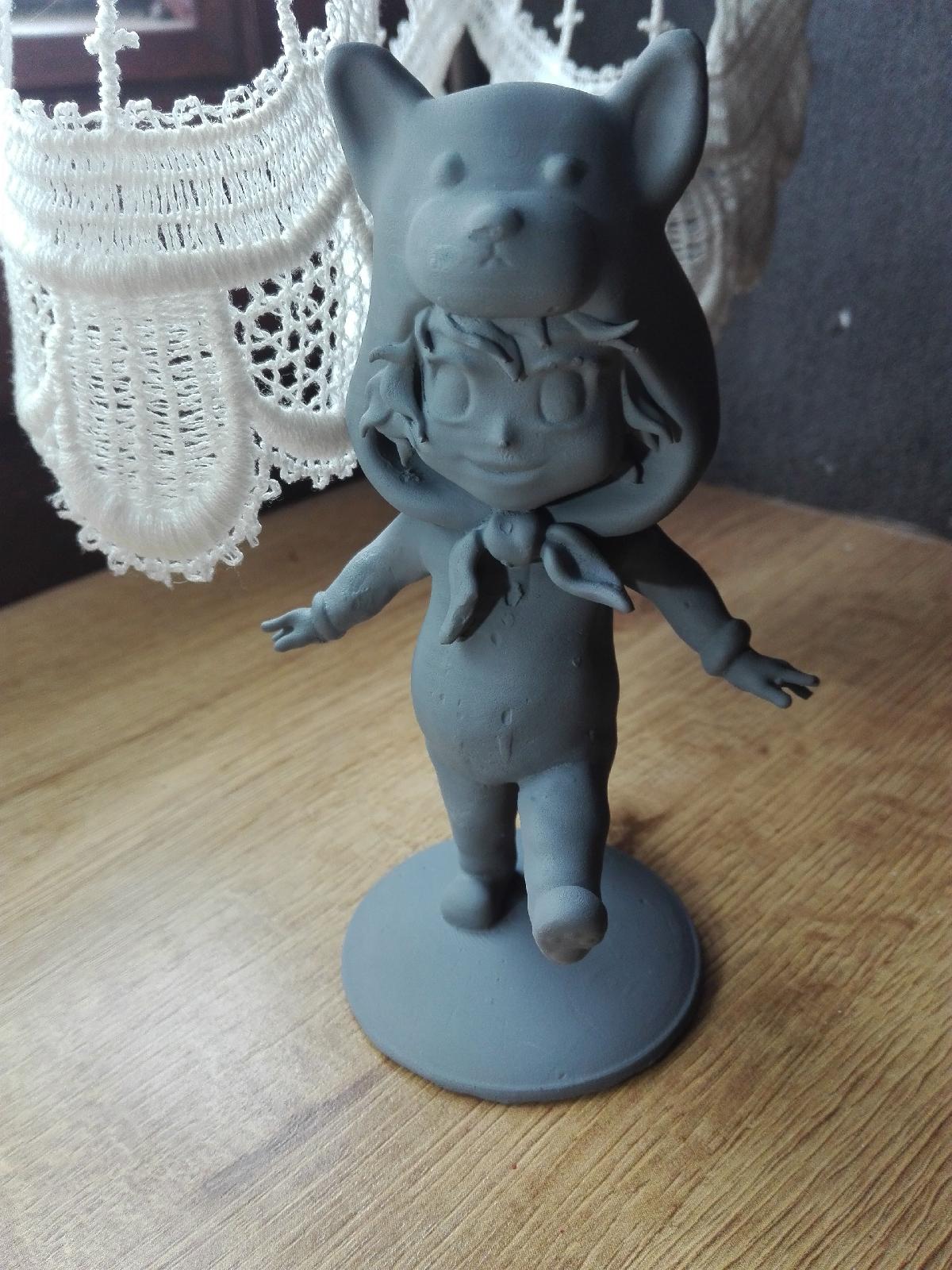 Estatueta de menina guaxinim
