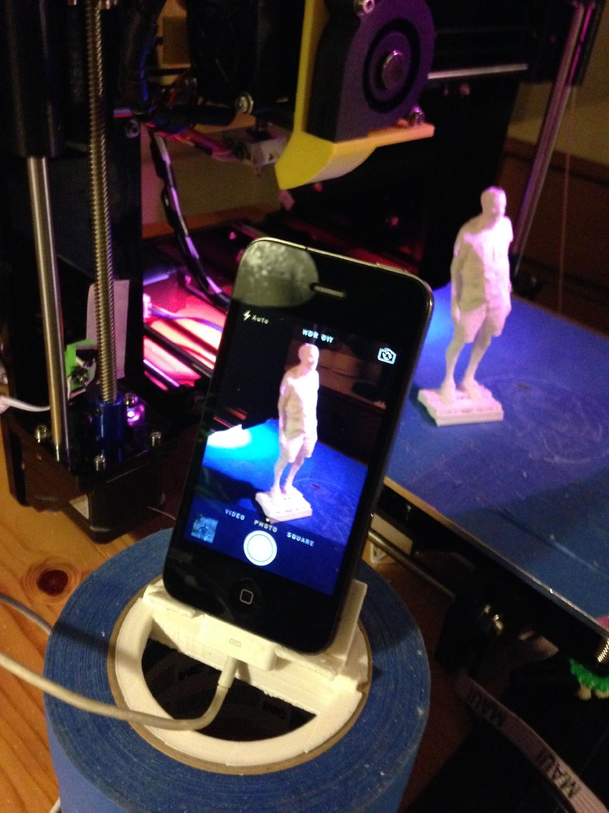 Suporte Adesivo para iPhone 4 ou ? (Rolo de Fita Adesiva Tripe)