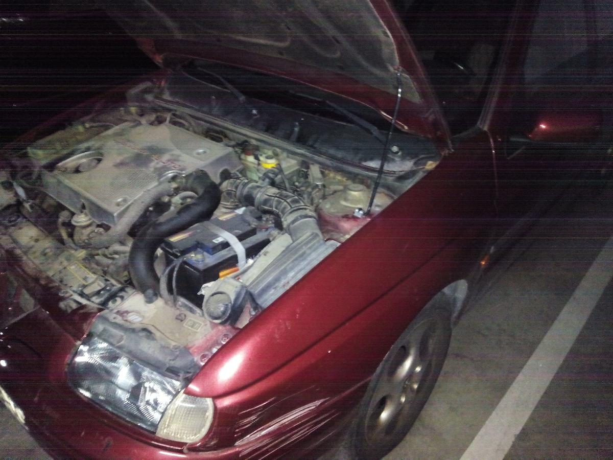 Suporte do capo Alfa Romeo 146