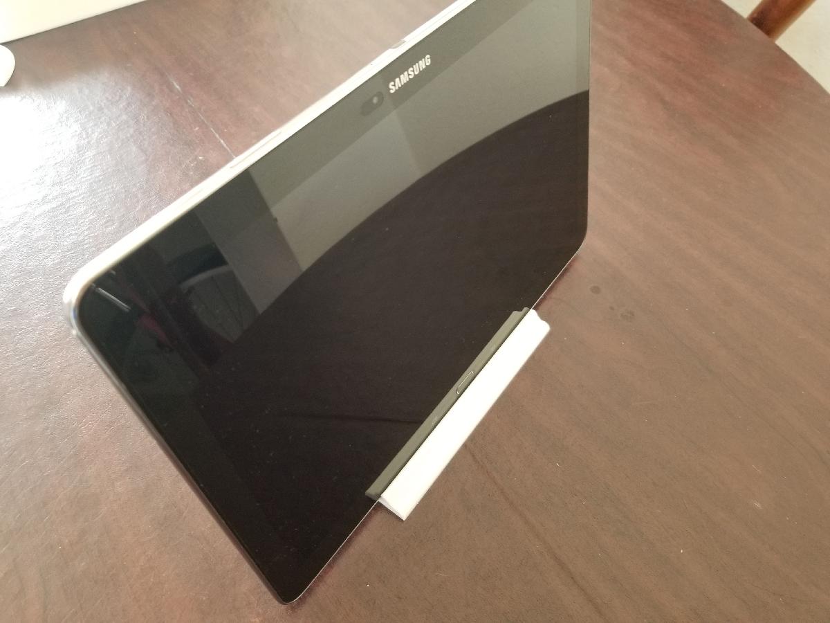 Suporte para tablet grande.