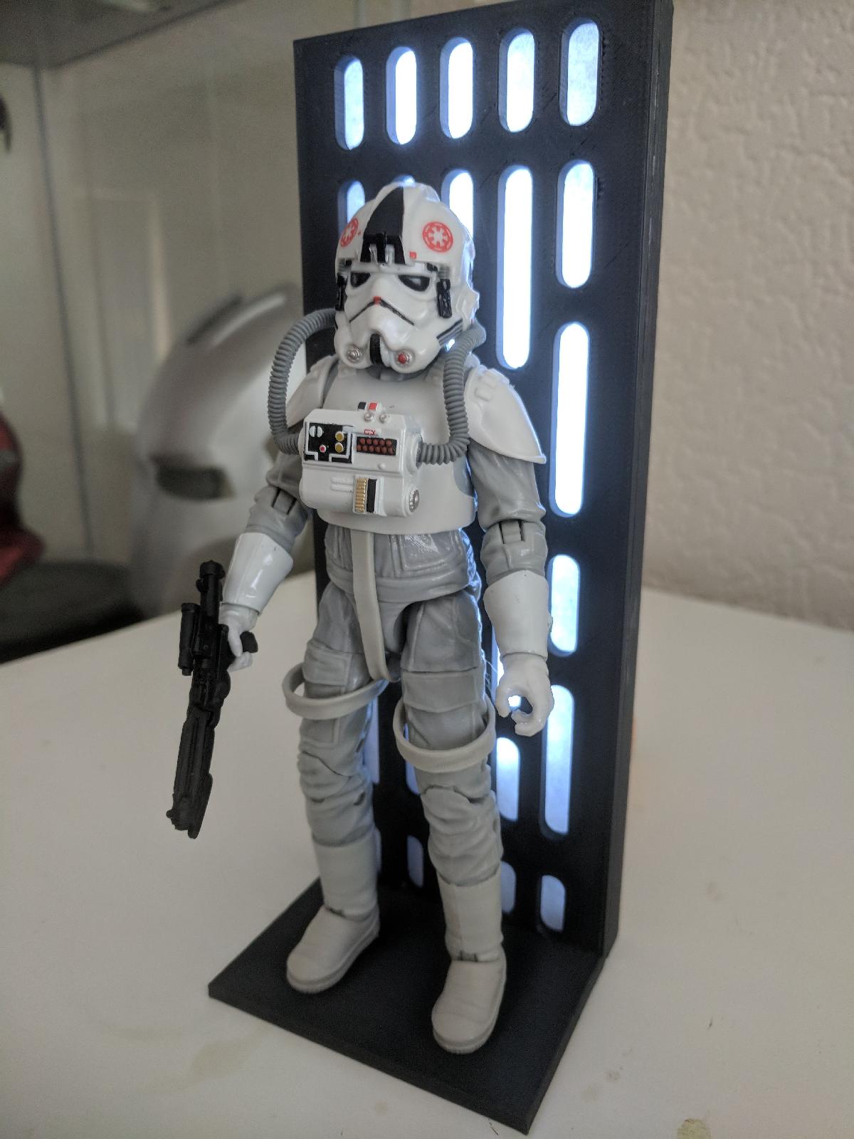 suporte de exibicao Star Wars para a serie Black com fundo da Estrela da Morte