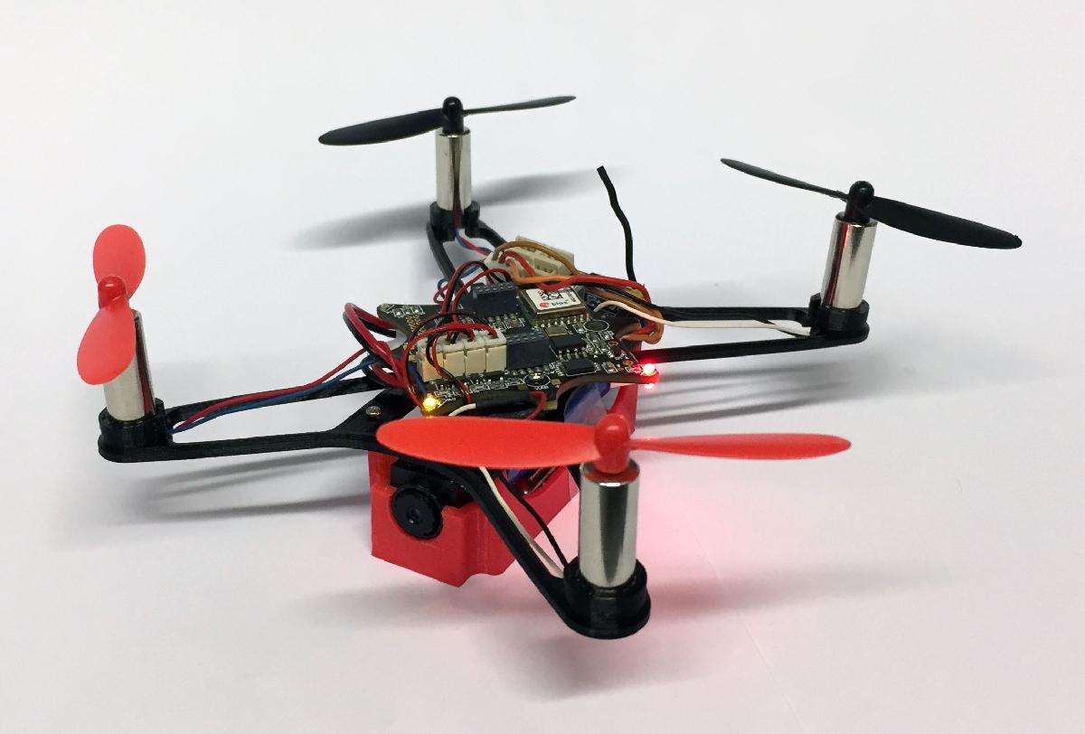 YamQ (Mais Um Micro Quad): Micro Quad com Escovas para Autoquad M4