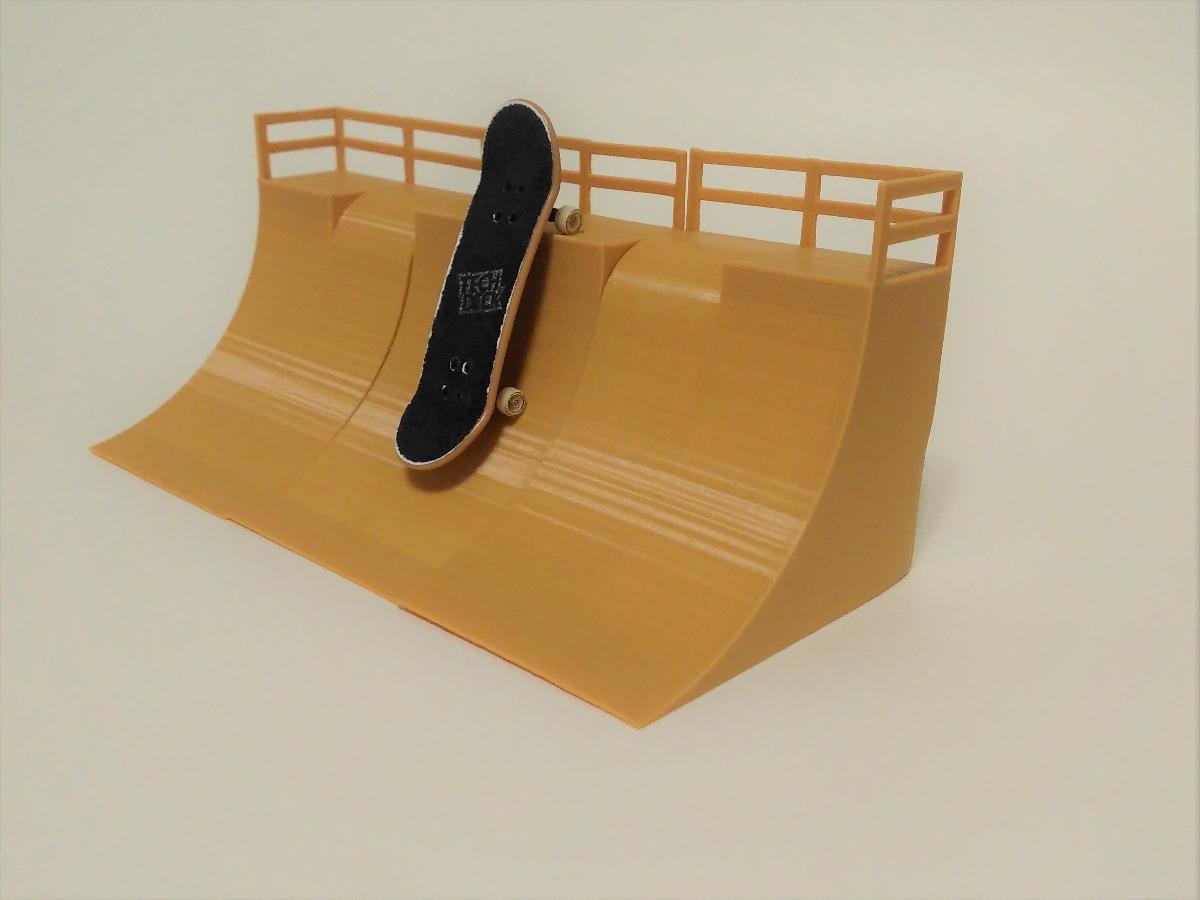 Mini rampa para fingerboard