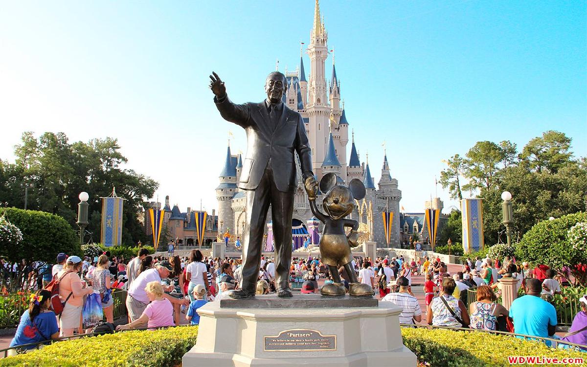 Estatua Parceiros de Walt Disney