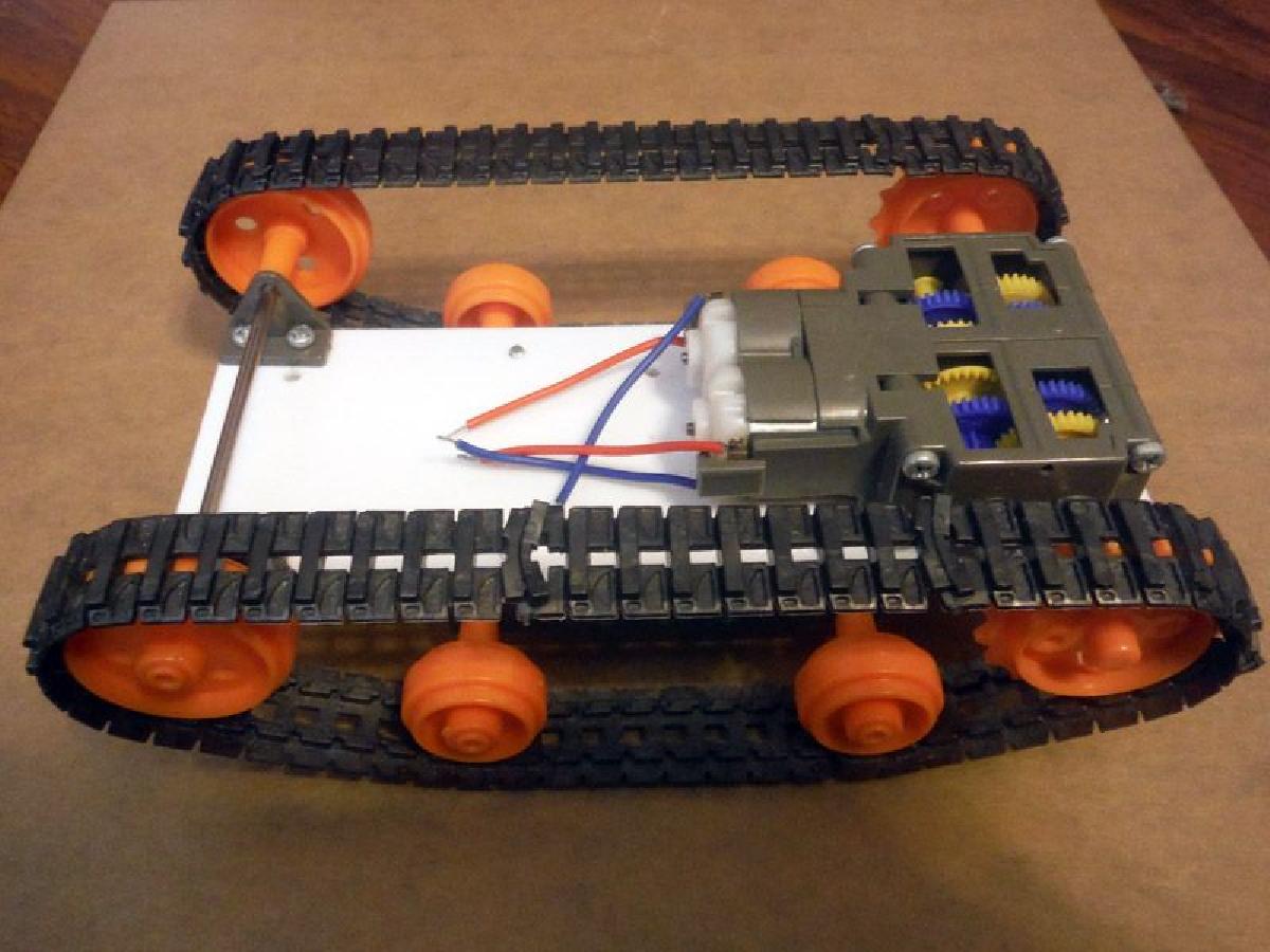 modificacao de chassi de esteira de tanque Tamiya para dupla caixa de cambio