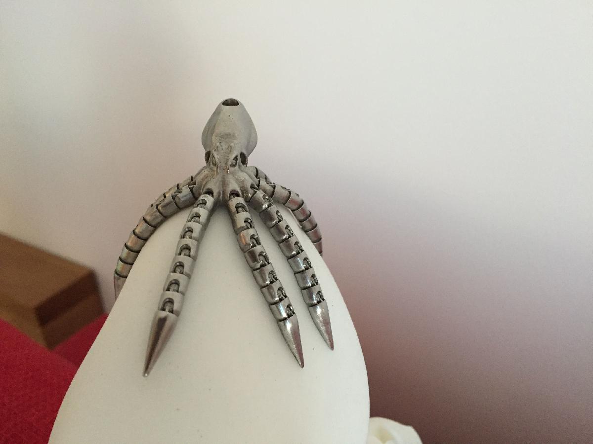 Chaveiro de metal de polvo realista completo