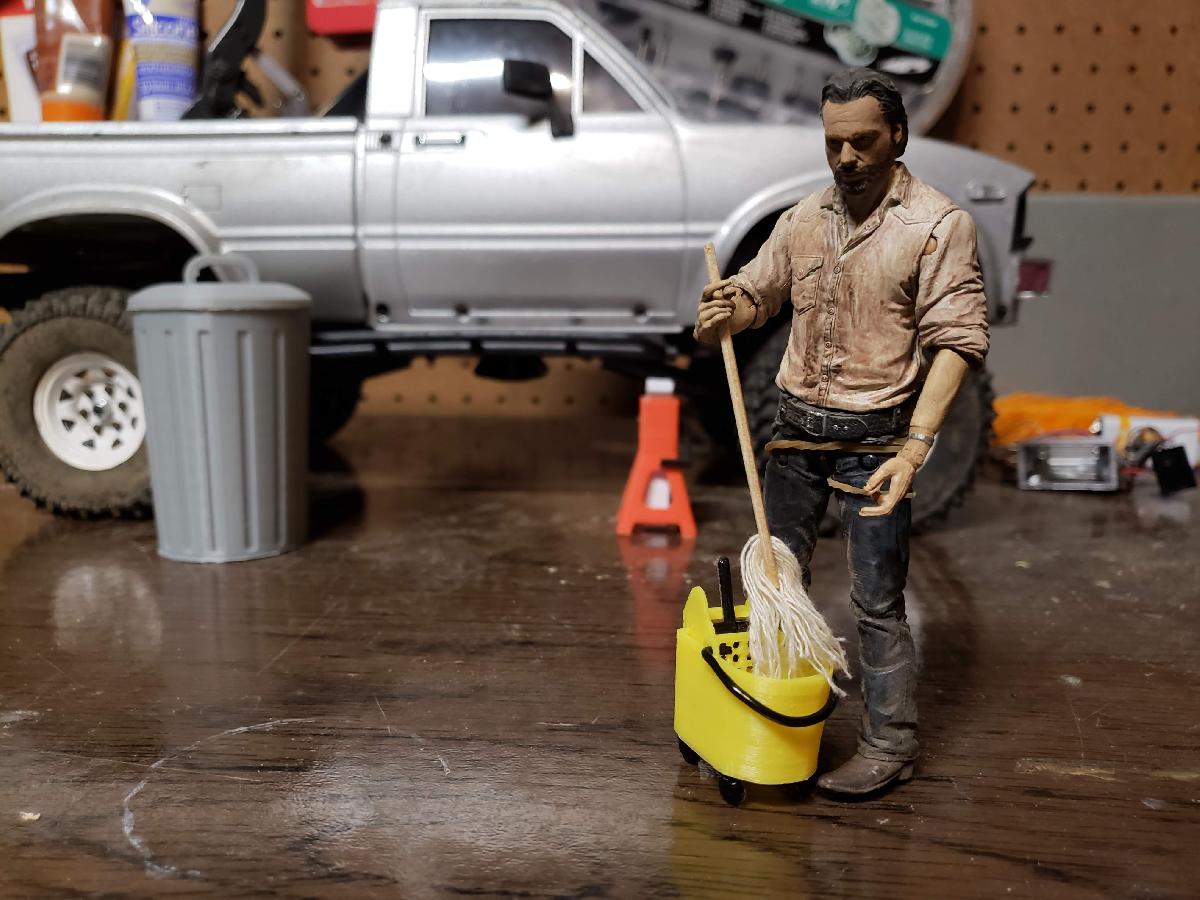 Balde de limpeza de garagem em escala 1/10