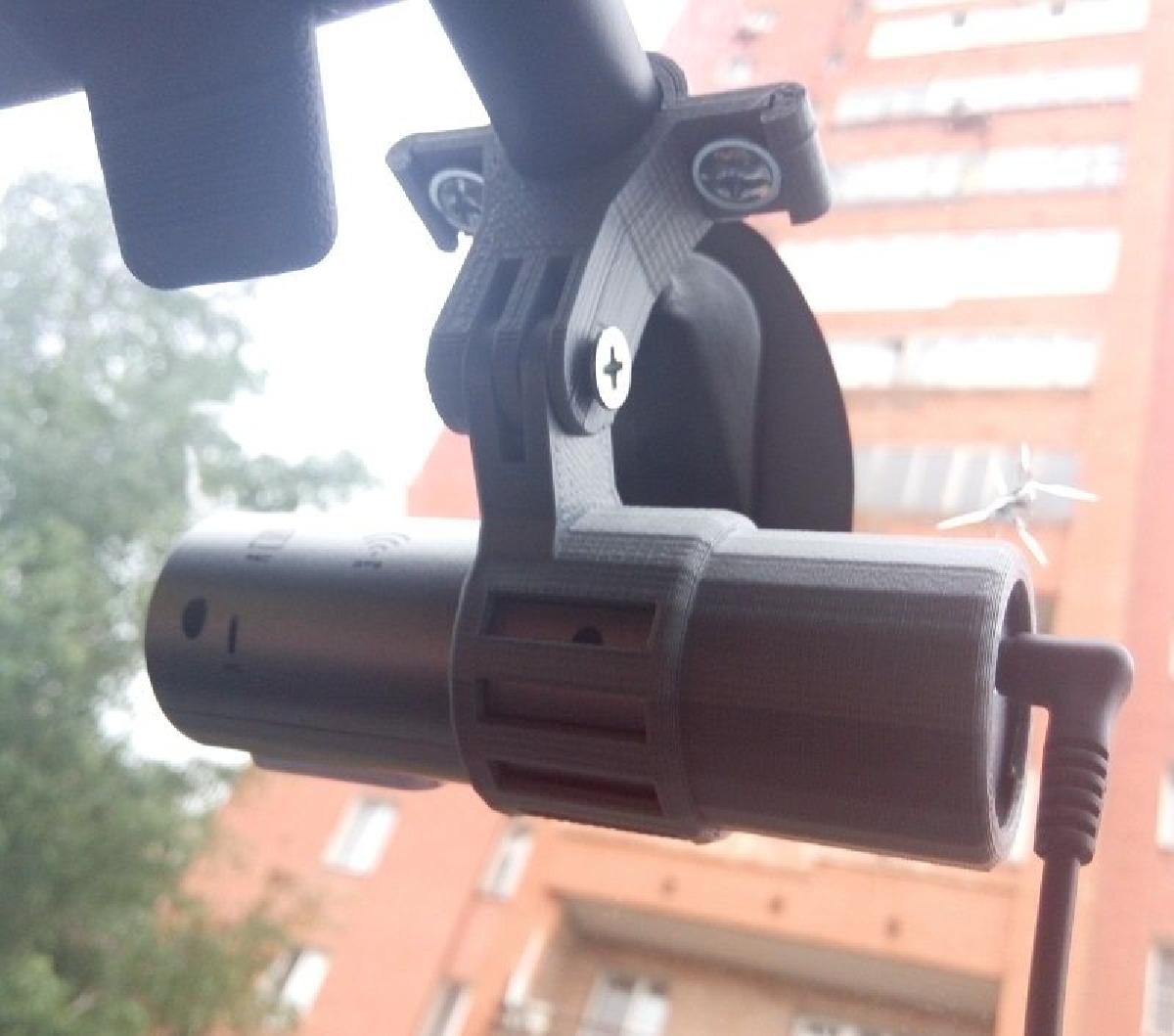 Camera de painel BlackVue (DR400G) e suporte para GoPro e espelho retrovisor