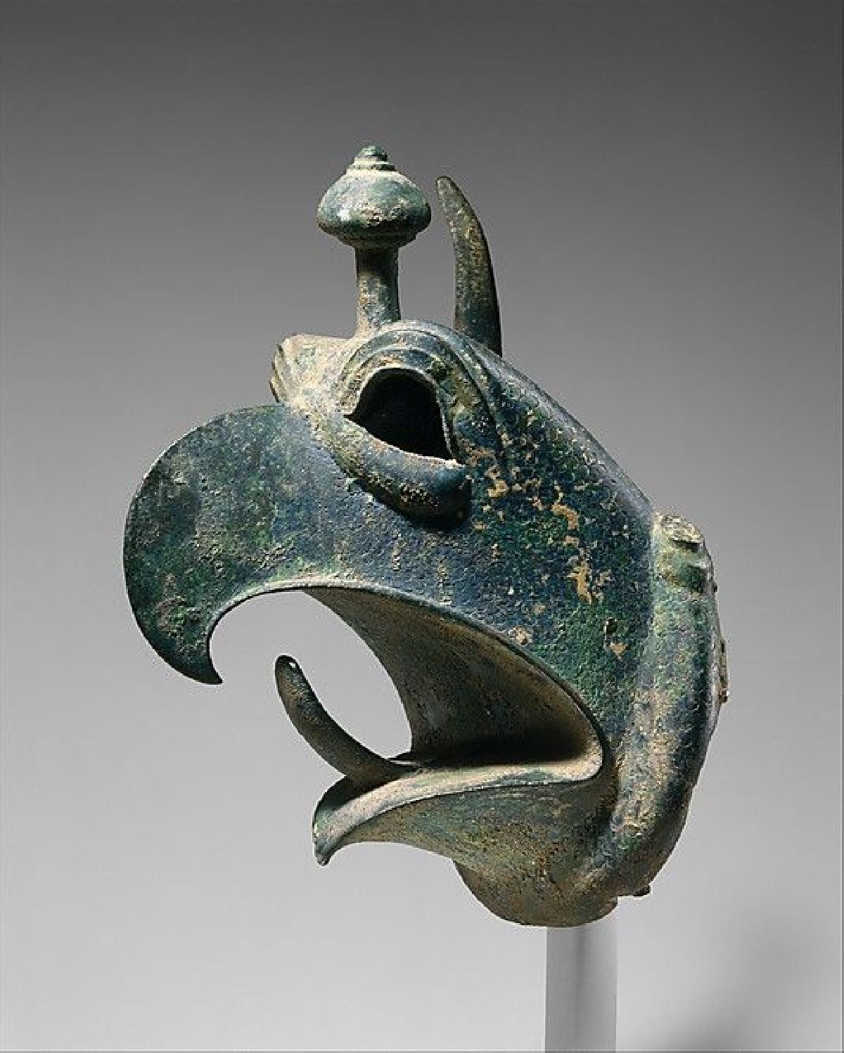 Cabeca de bronze de um grifo