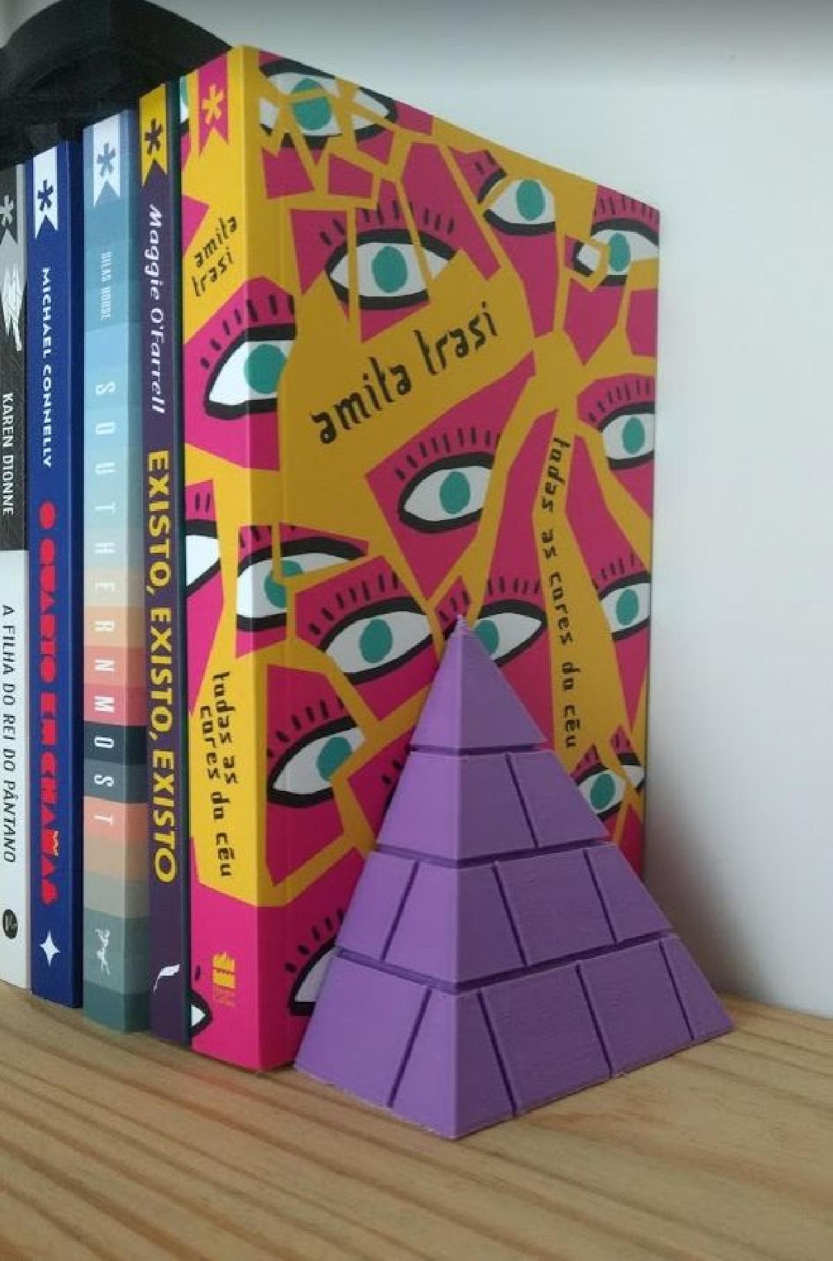 Suporte de livro em forma de piramide