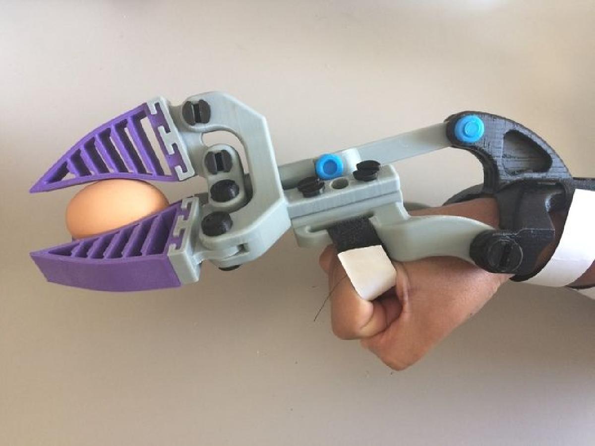 Pinca de aleta (hibrido robotico/protetico)   Mark VI