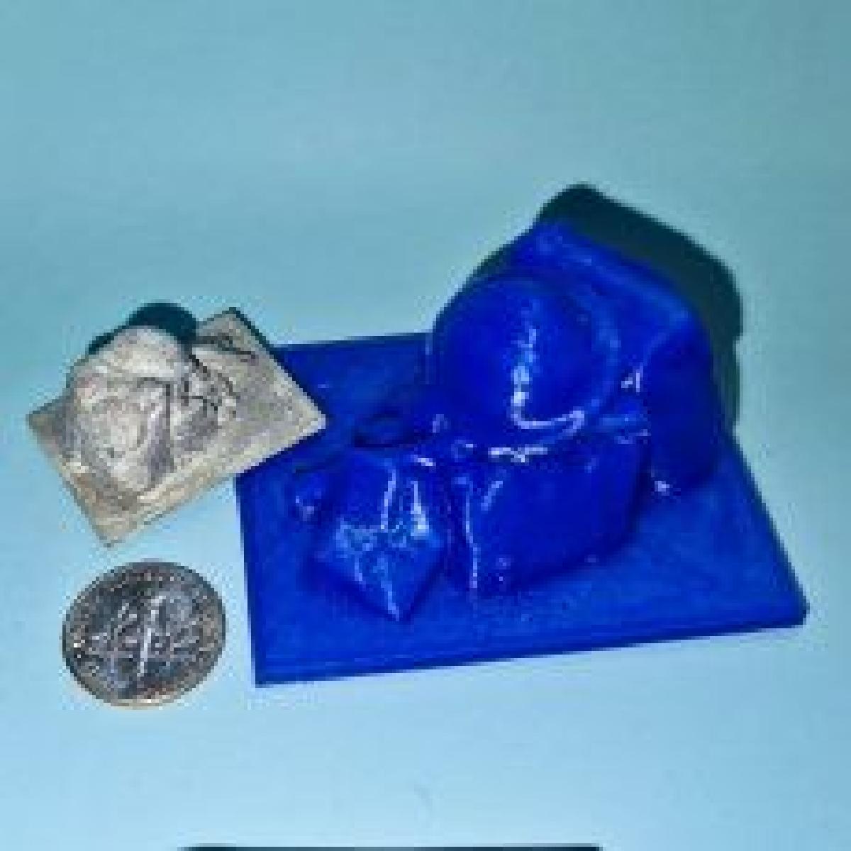 Escultura fora do Grande Salão em Winchester Reino Unido (Uma promessa honrada)