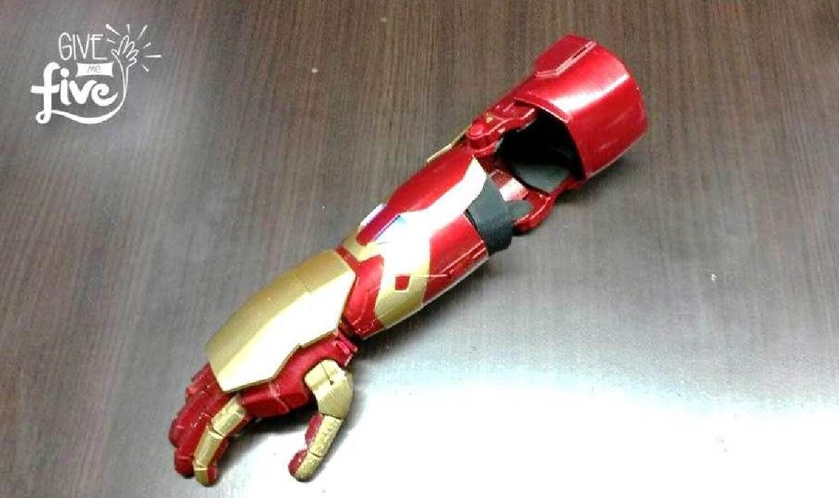 PROTESE IMPRESSA EM 3D HABILITADA PARA SUPER HEROIS