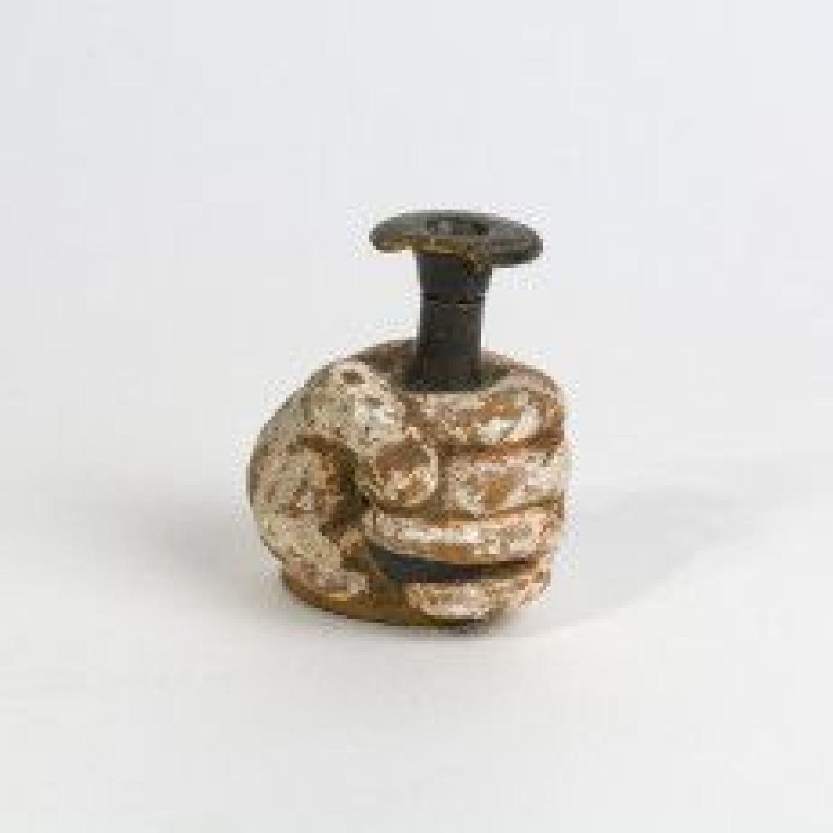 Recipiente plastico em forma de mao