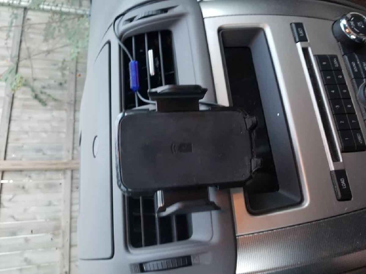 Suporte de ventilacao para carros Ford Fusion (e semelhantes) com carregador sem fio e junta esferica