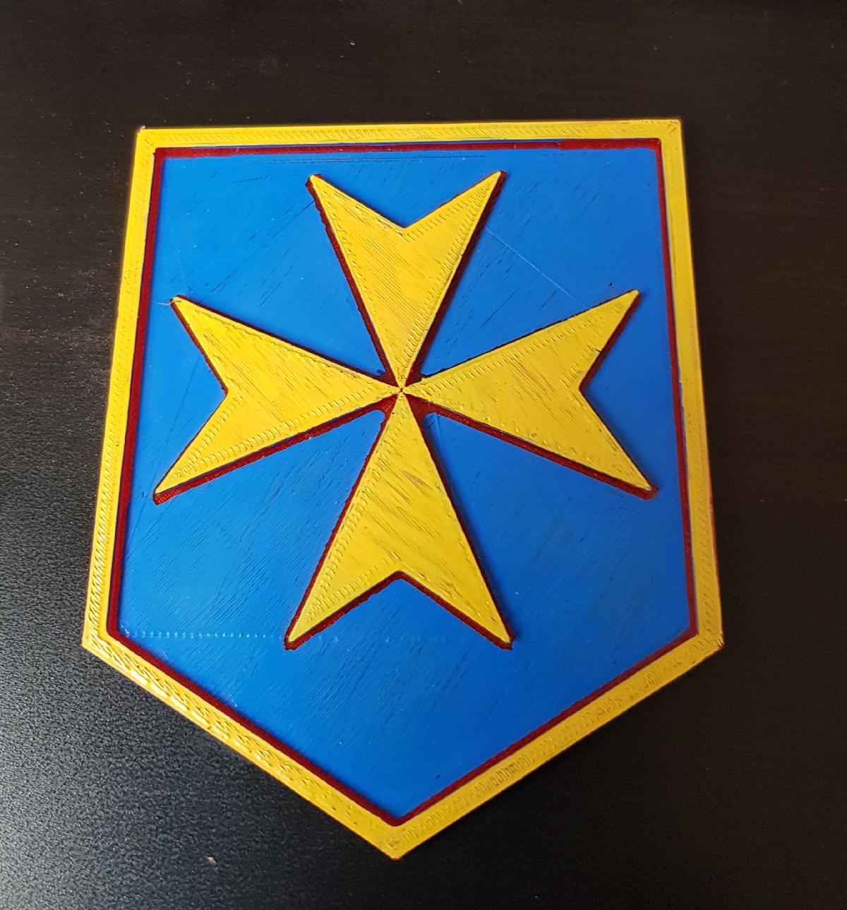 Cruz maltesa em estilo medieval