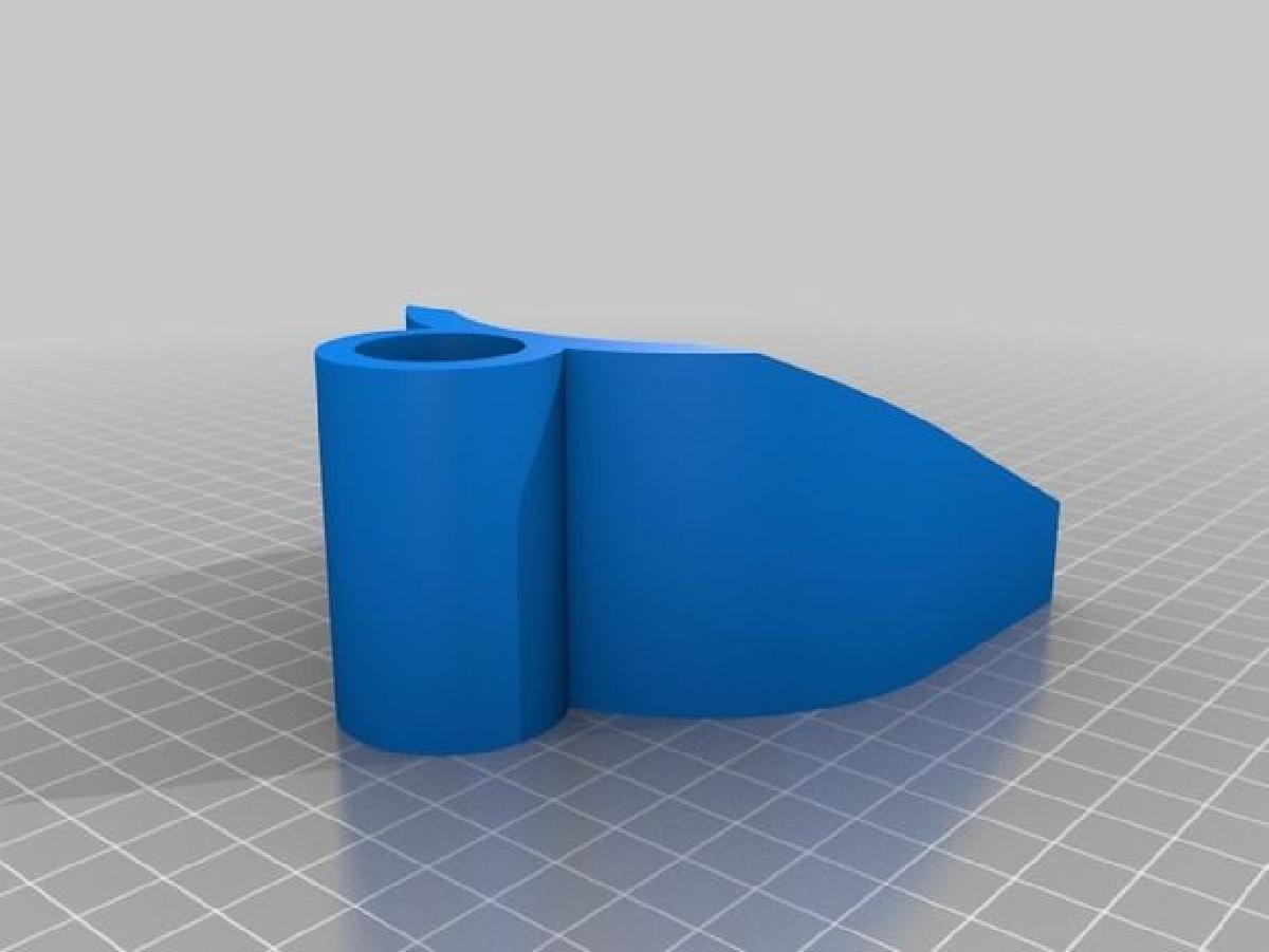 O suporte ortopedico para o cotovelo.