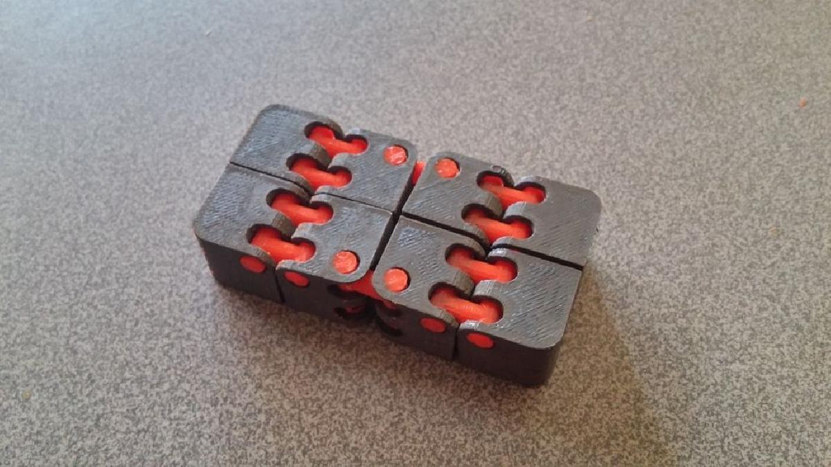 Cubo Fidget Kobayashi de 2 Cores (Extrusao Dupla)