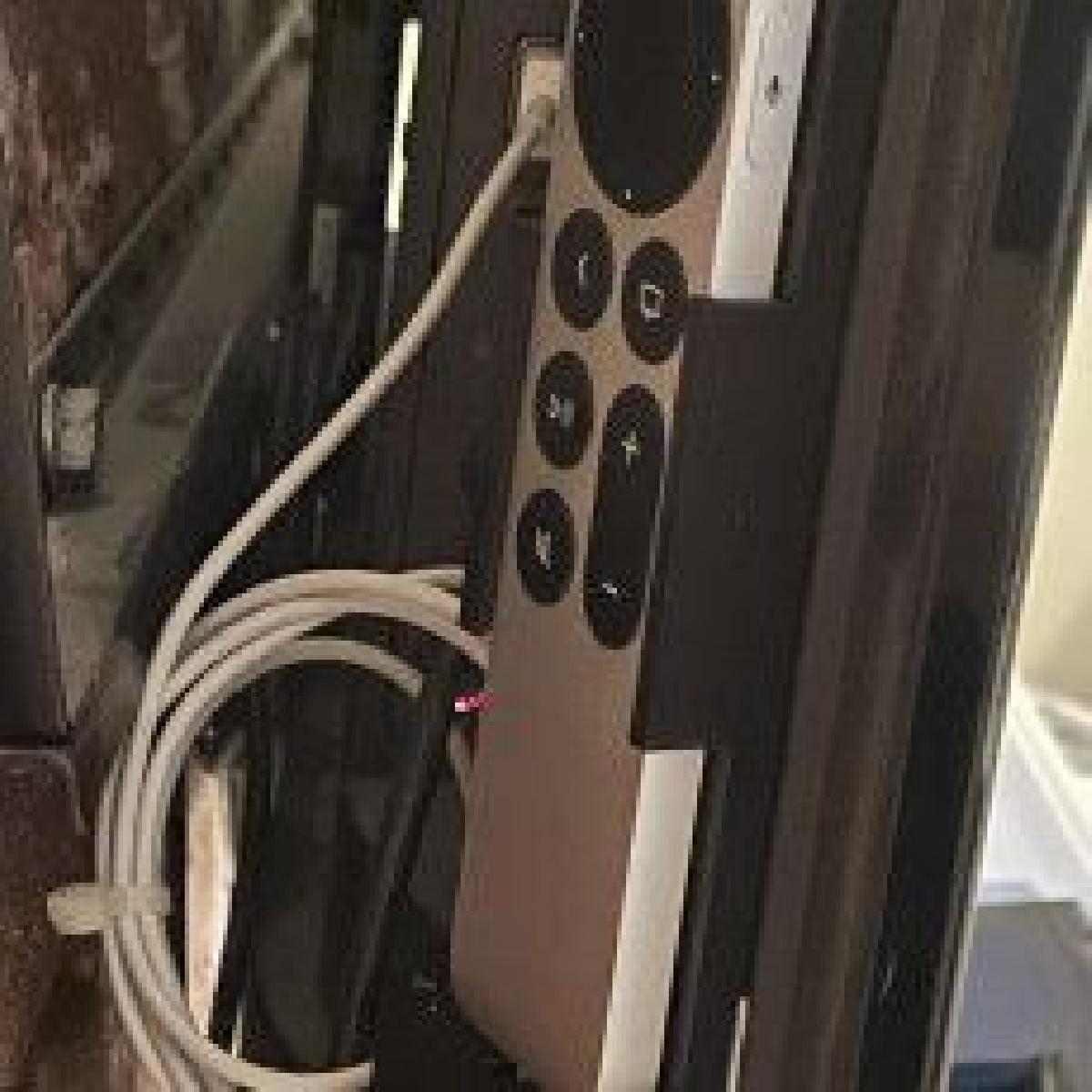 Base de carregamento remoto Siri (2021 Remote)