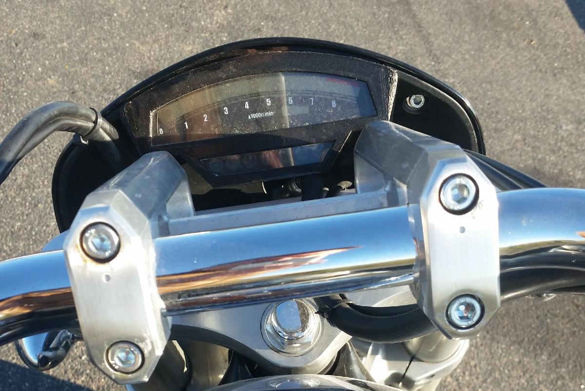 Caso de realocacao do tacometro Suzuki VZR1800 tambem conhecido como M109R