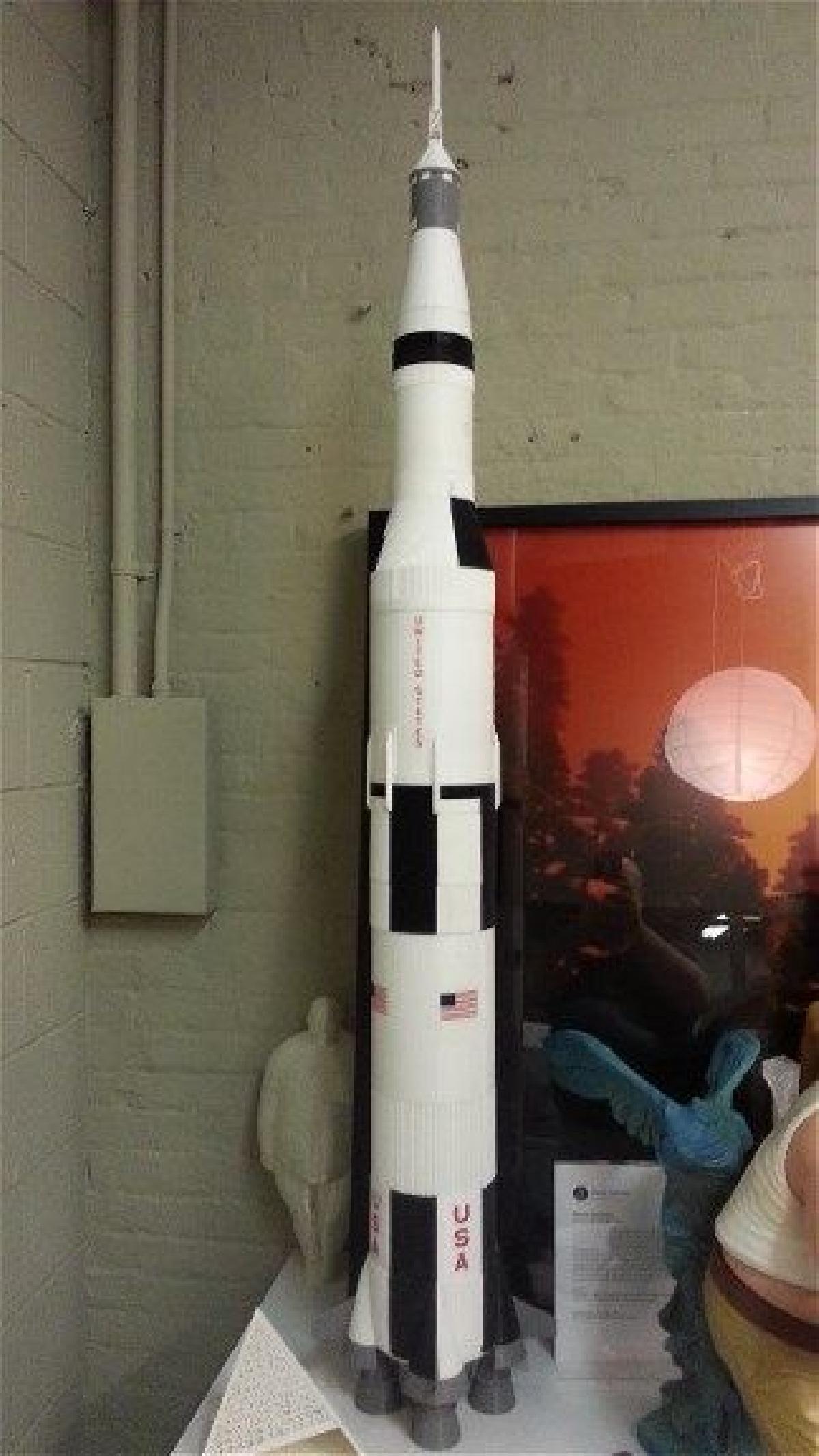 Saturno V Foguete e Pórtico 