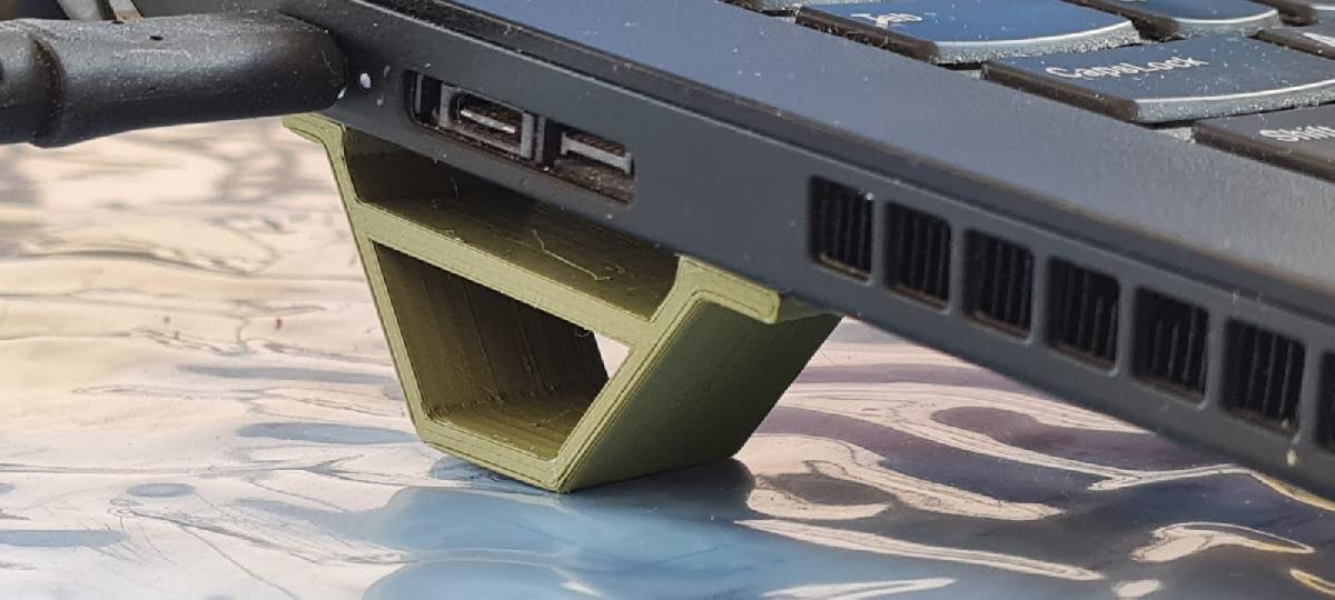 Pernas de apoio do portátil para uma melhor ventilação
