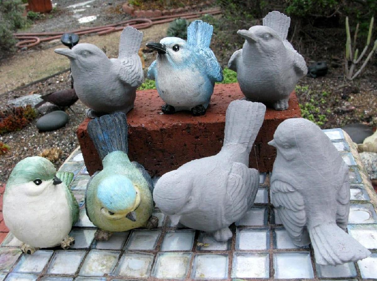 Três modelos de pássaros 