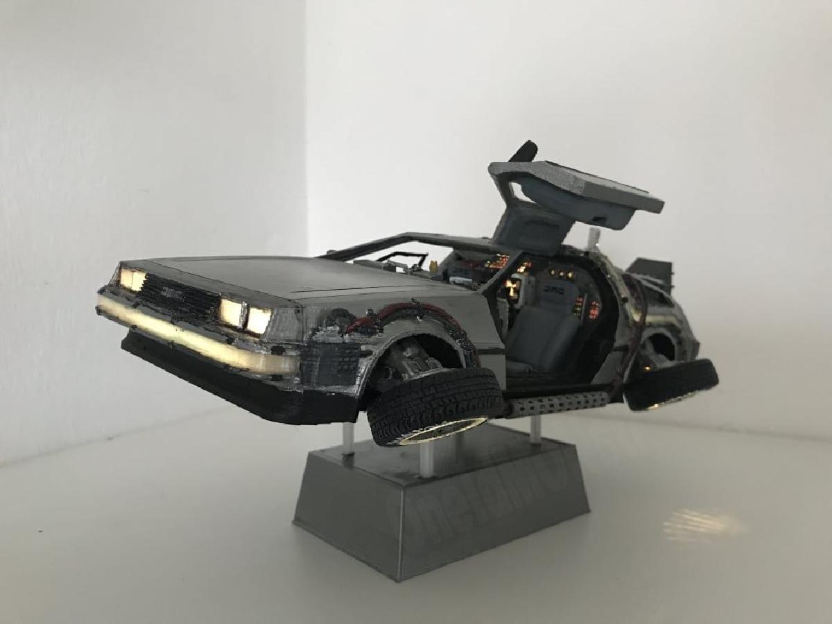 DIY DeLorean Time Machine com luzes!!