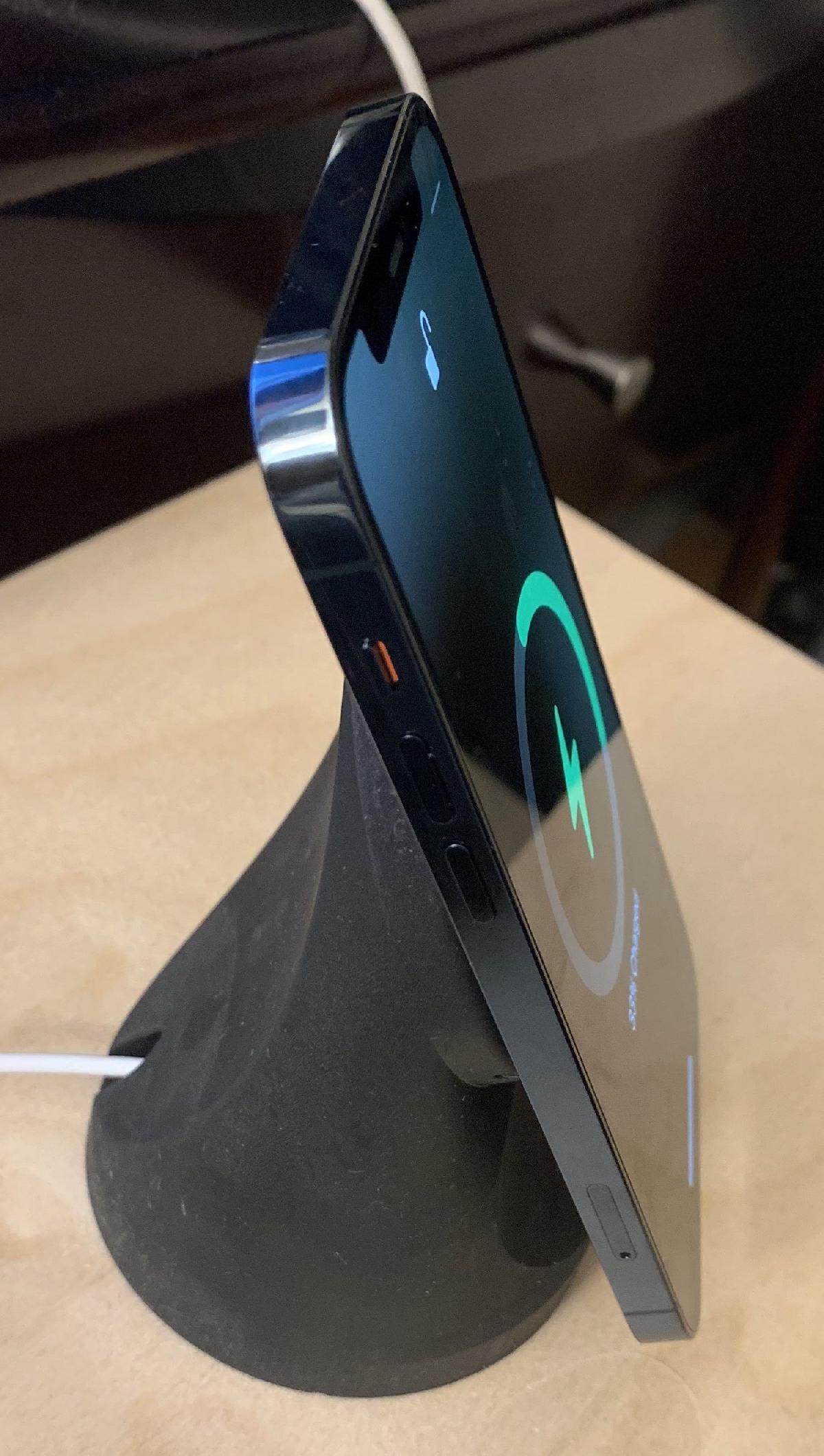 Iphone 12 MagSafe Desk Dock