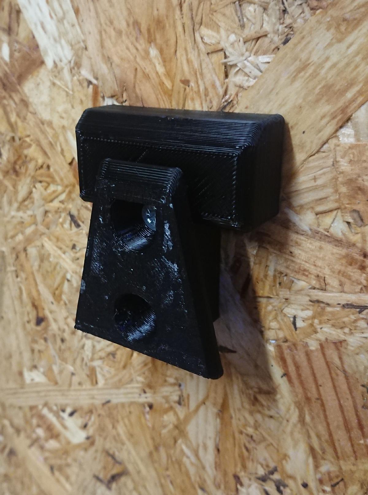 Suporte de parede ClipTech Hub resistente